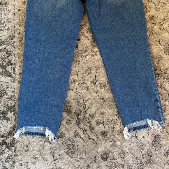 Abercrombie and Fitch The Mom High Rise Jeans - Picture 8 of 8